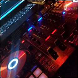 DJ